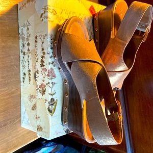 Donald Liner wedge heels, size 6
